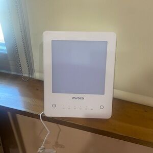 Beat the Winter blues mimics natural sunlight.